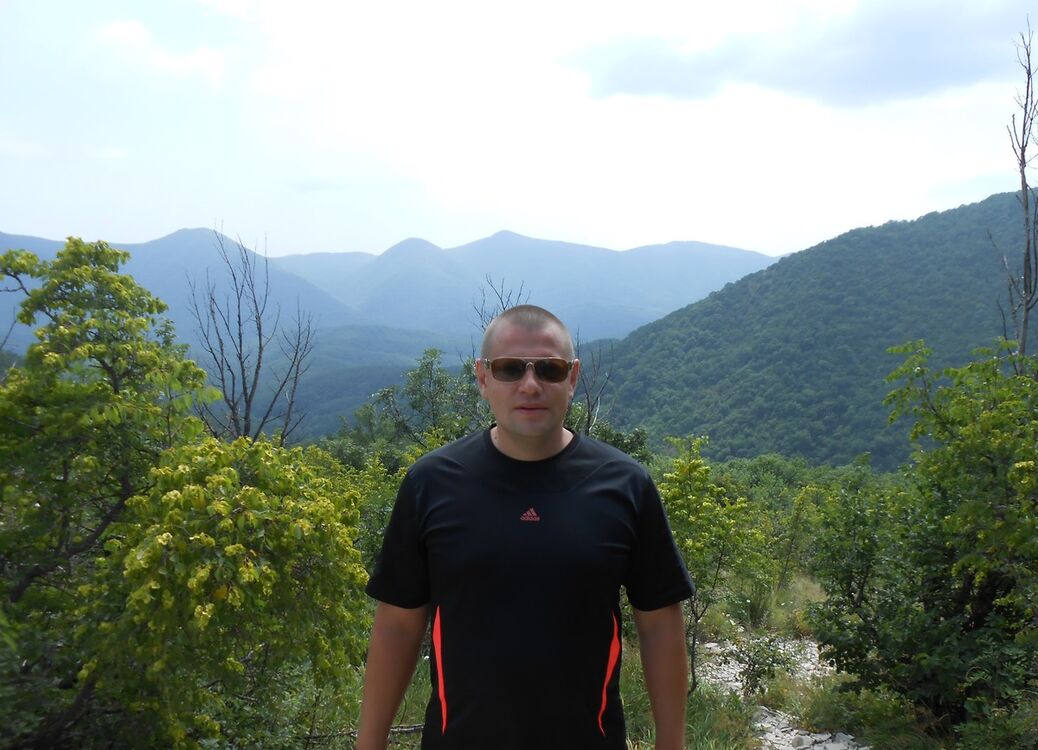  4715380  Sergei, 44 ,    