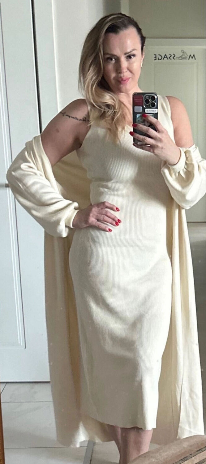  54757010  Ines, 48 ,    