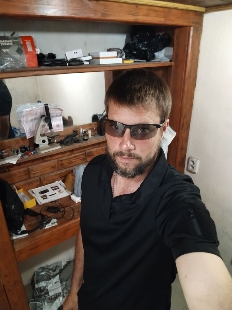  54605450  Leonid, 40 ,    