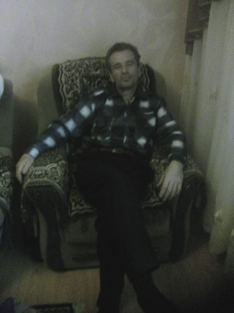  10884100  Petr, 54 ,    