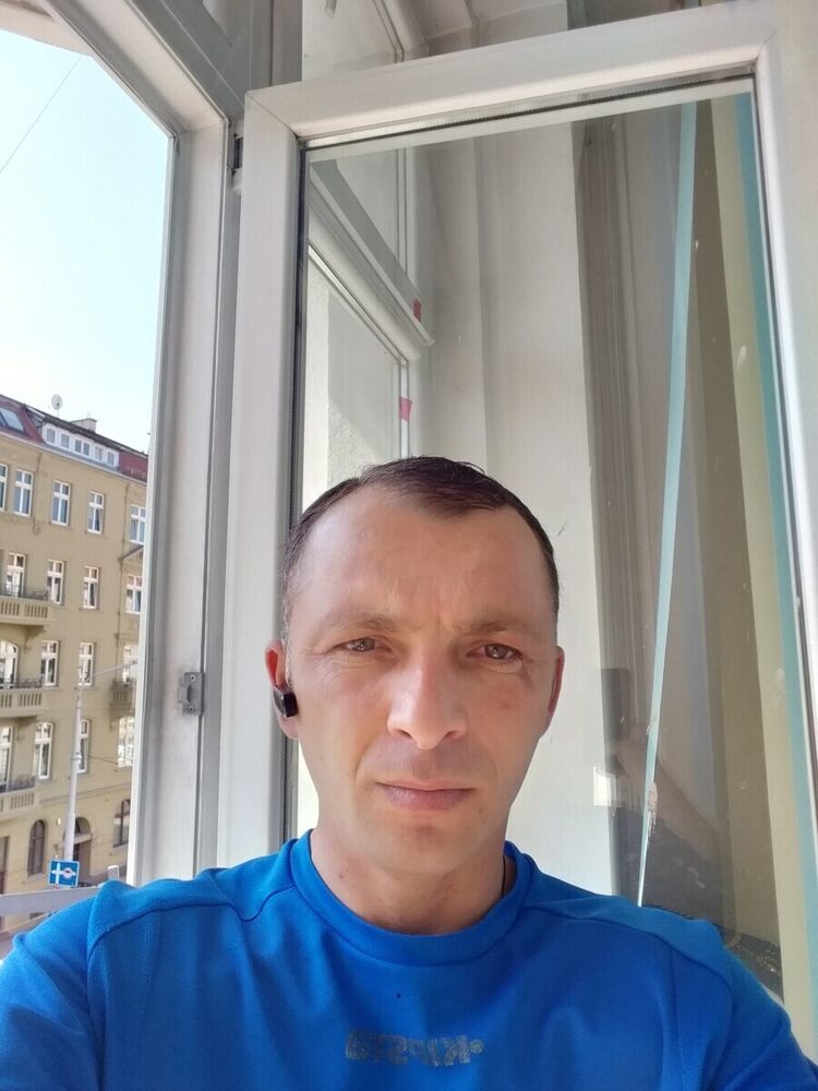  21269050  Zviadi, 39 ,    