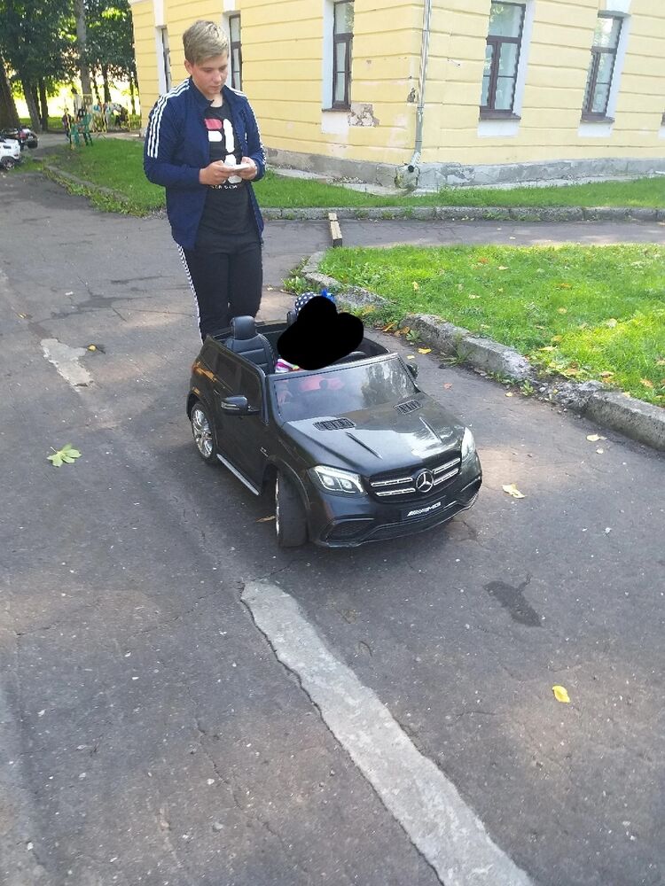  27687240  Alexander, 21 ,    