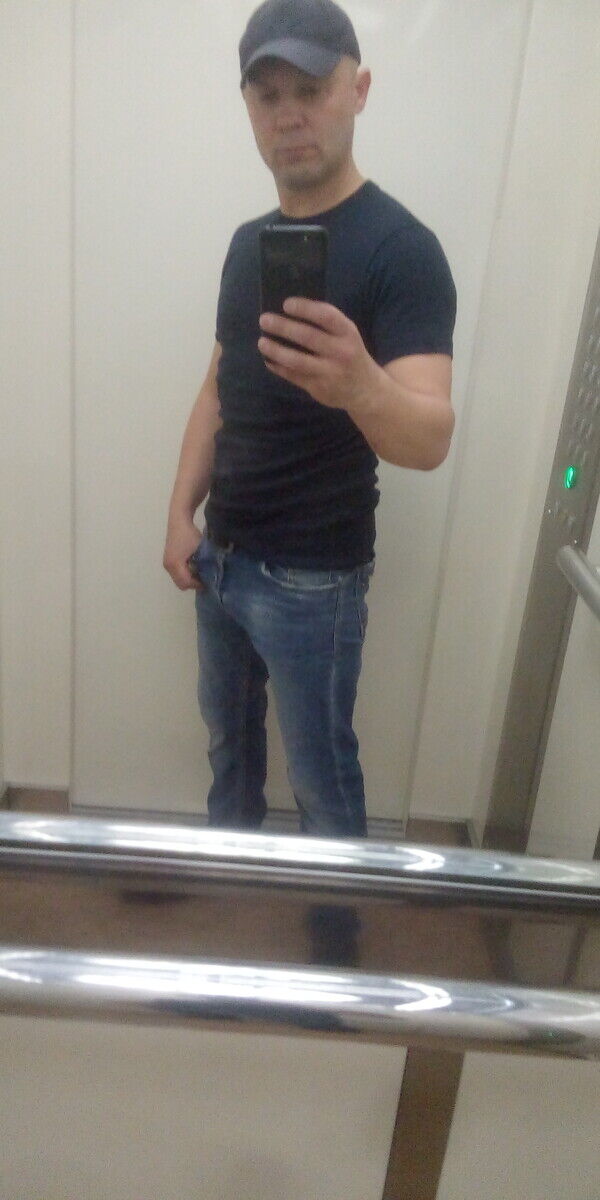  21395620  Viktor, 46 ,    
