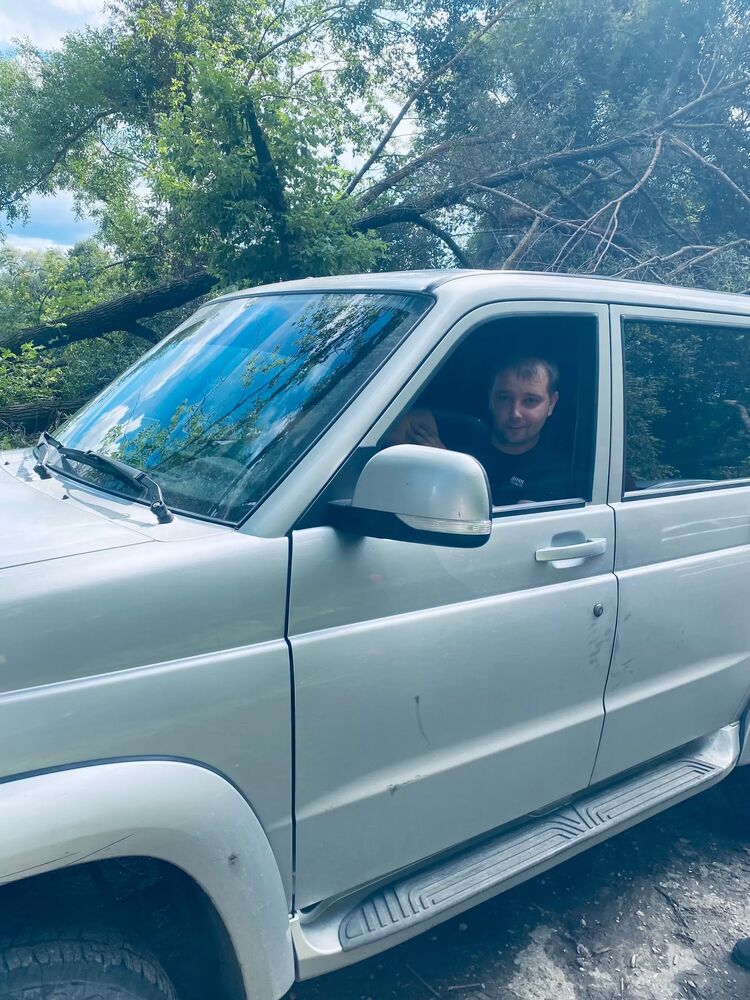  46375720  Roman, 33 ,    