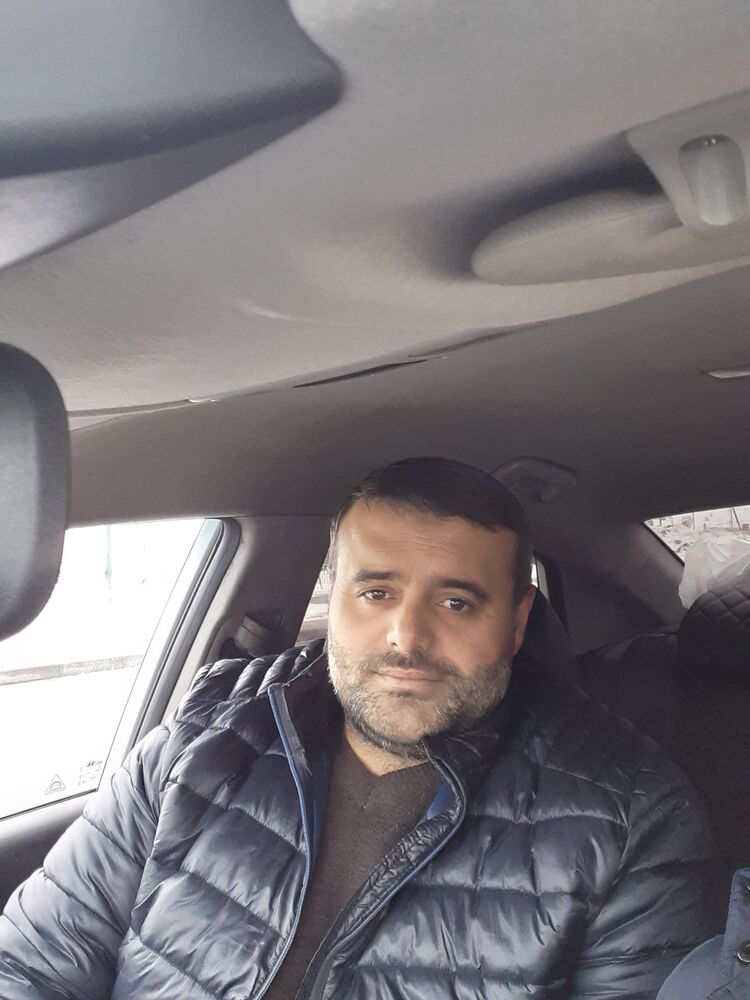  32425740  Amil, 40 ,    