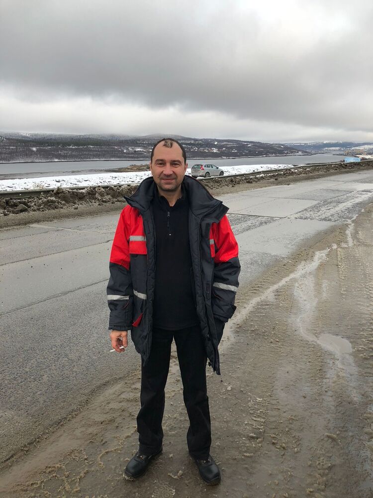  25728380  Pavel, 56 ,    