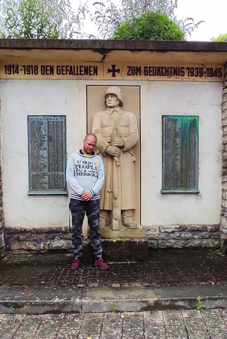  ,   Eugen, 46 ,   ,   , c 