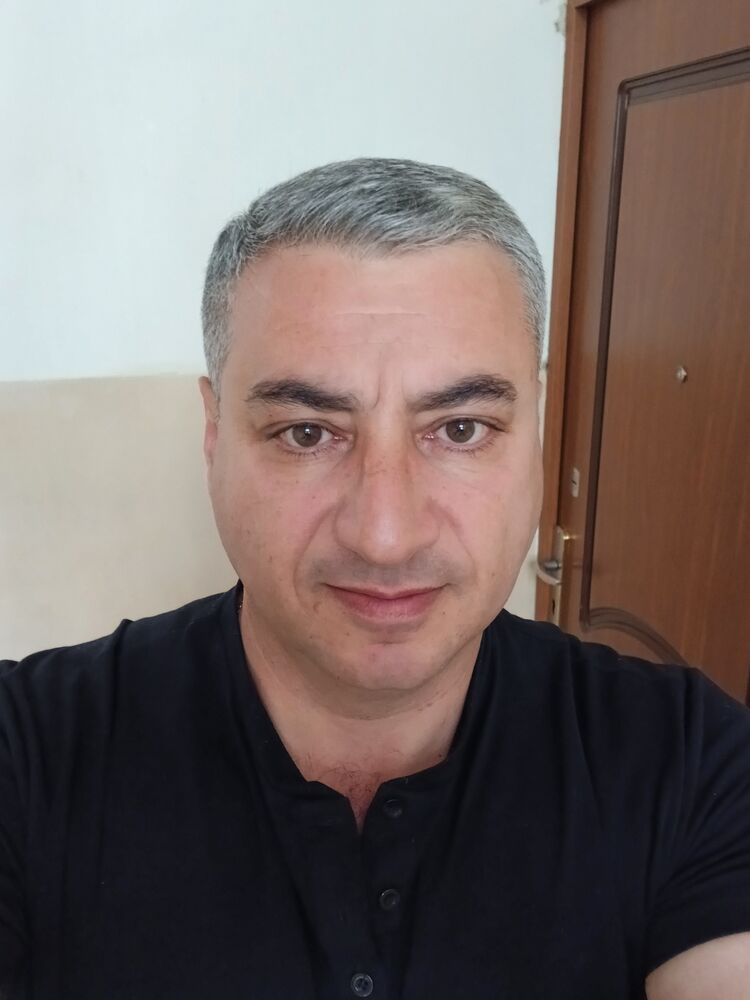  44402880  Tigran, 52 ,    