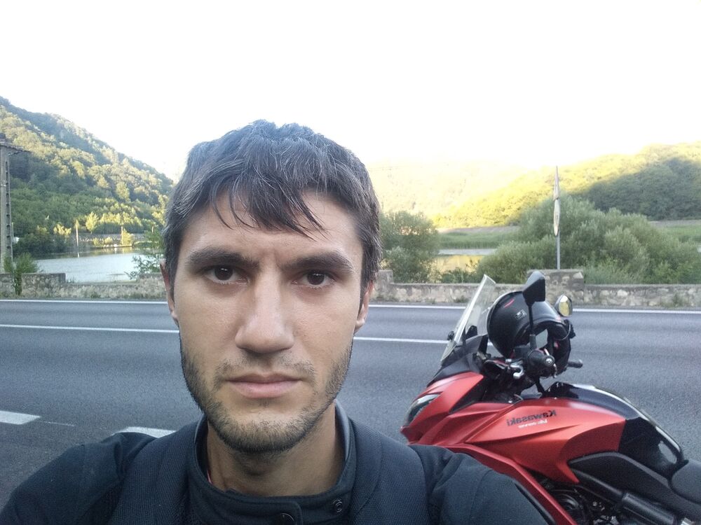  27967840  Victor, 29 ,    