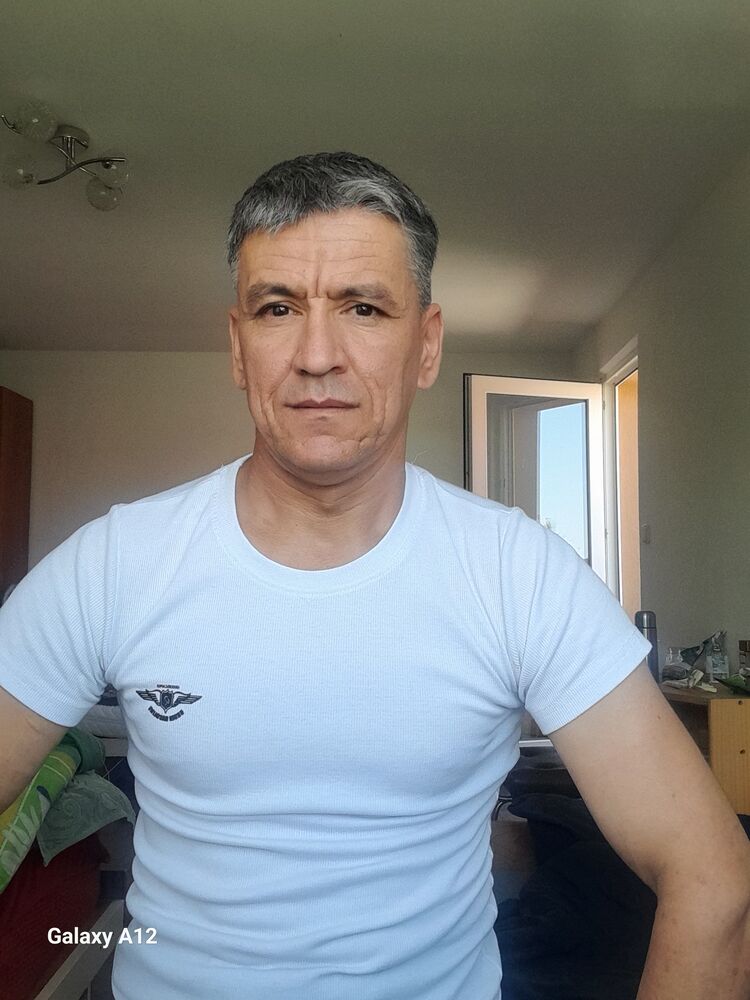  45349900  Yahyo, 39 ,    Trhove Sviny