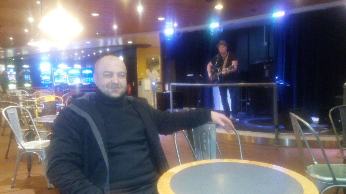 ,   Viktor, 47 ,   ,   , c 