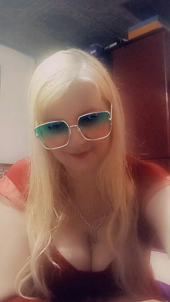  37751760  Lilia, 48 ,    