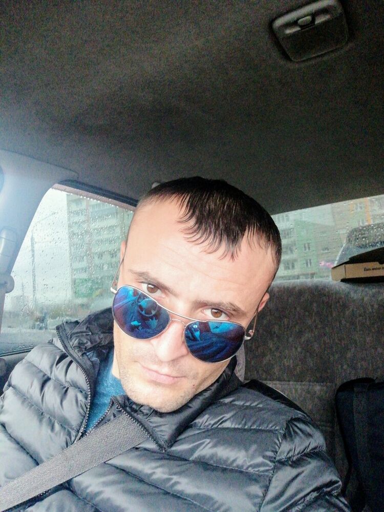  21221810  Serj, 35 ,    