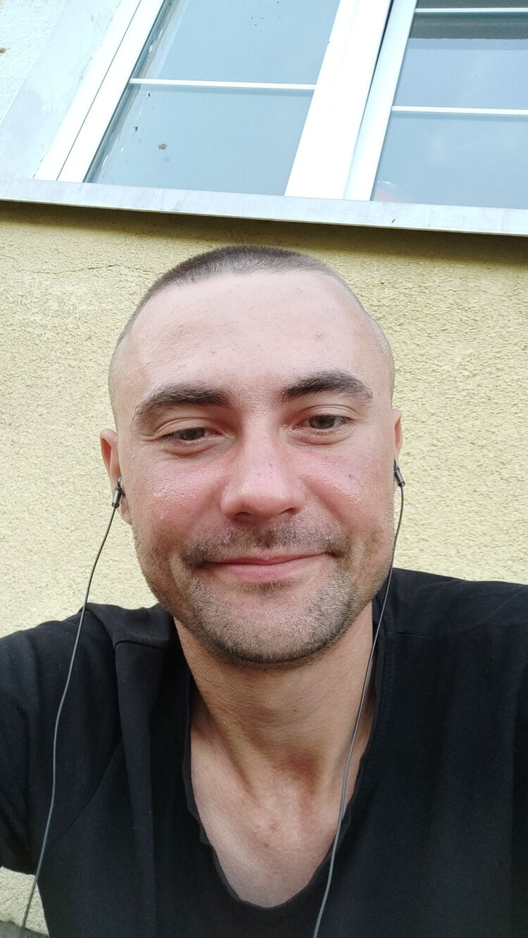  44692730  Viktor, 30 ,    