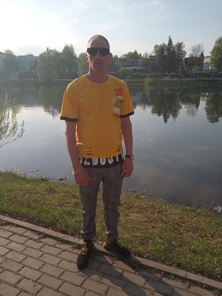  34536460  Anton, 43 ,    