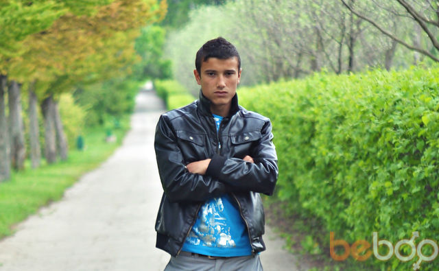  ,   Alexandru, 33 ,  