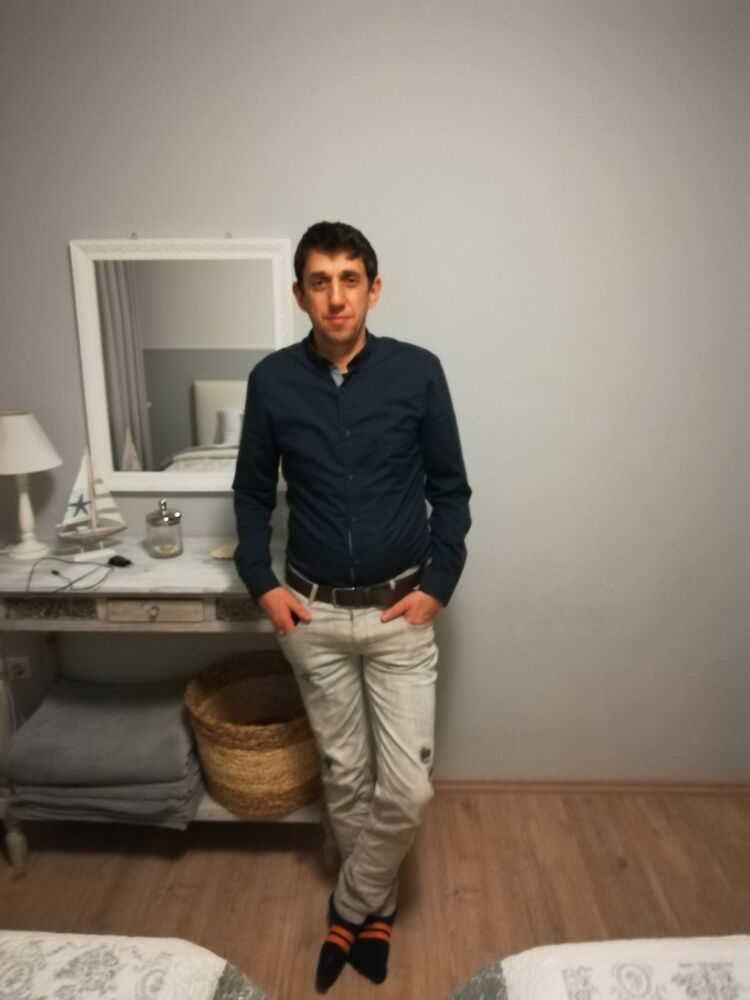  17931660  Pavel, 46 ,    