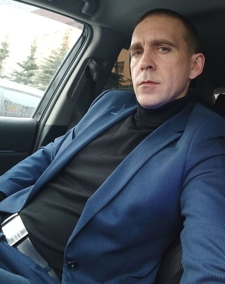  52249420  Vladimir, 39 ,    