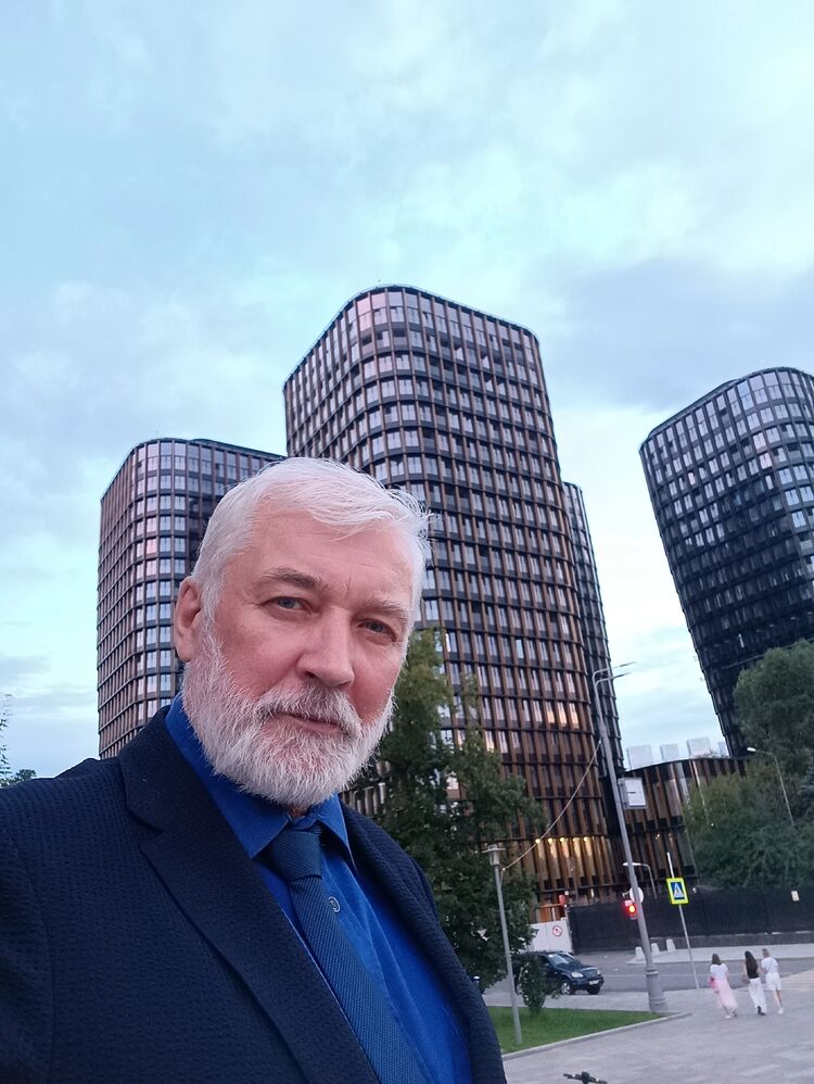  49100770  MR Dmitry, 62 ,    