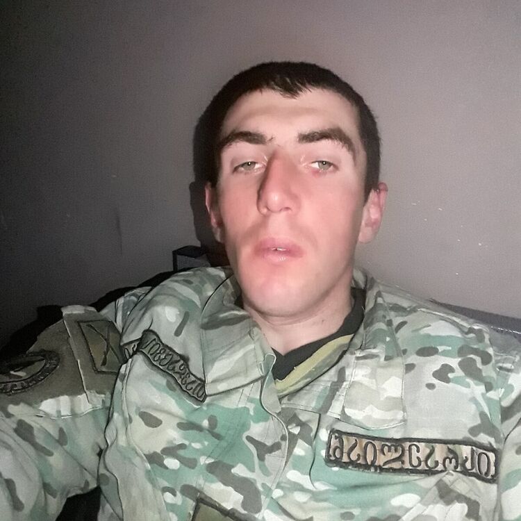  20434280  Grigor, 25 ,    
