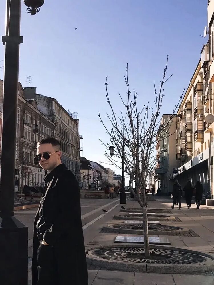  31329400  Vladislav, 36 ,    