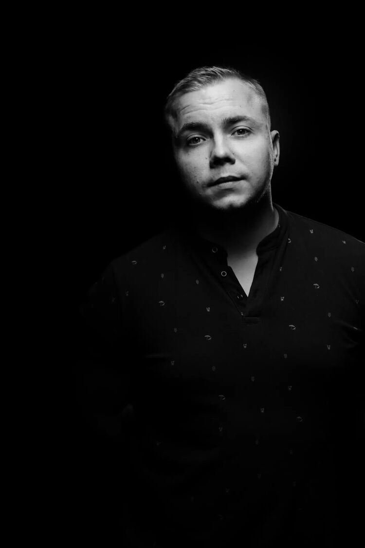  38752680  No name, 32 ,    