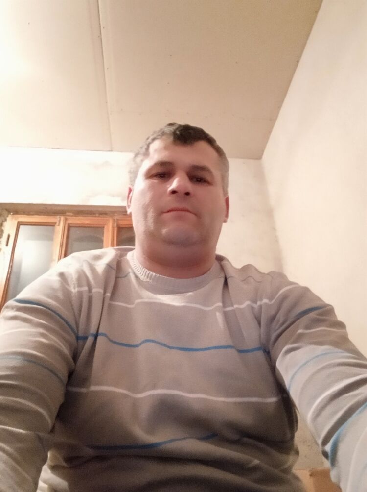  14621740  Roman, 47 ,    