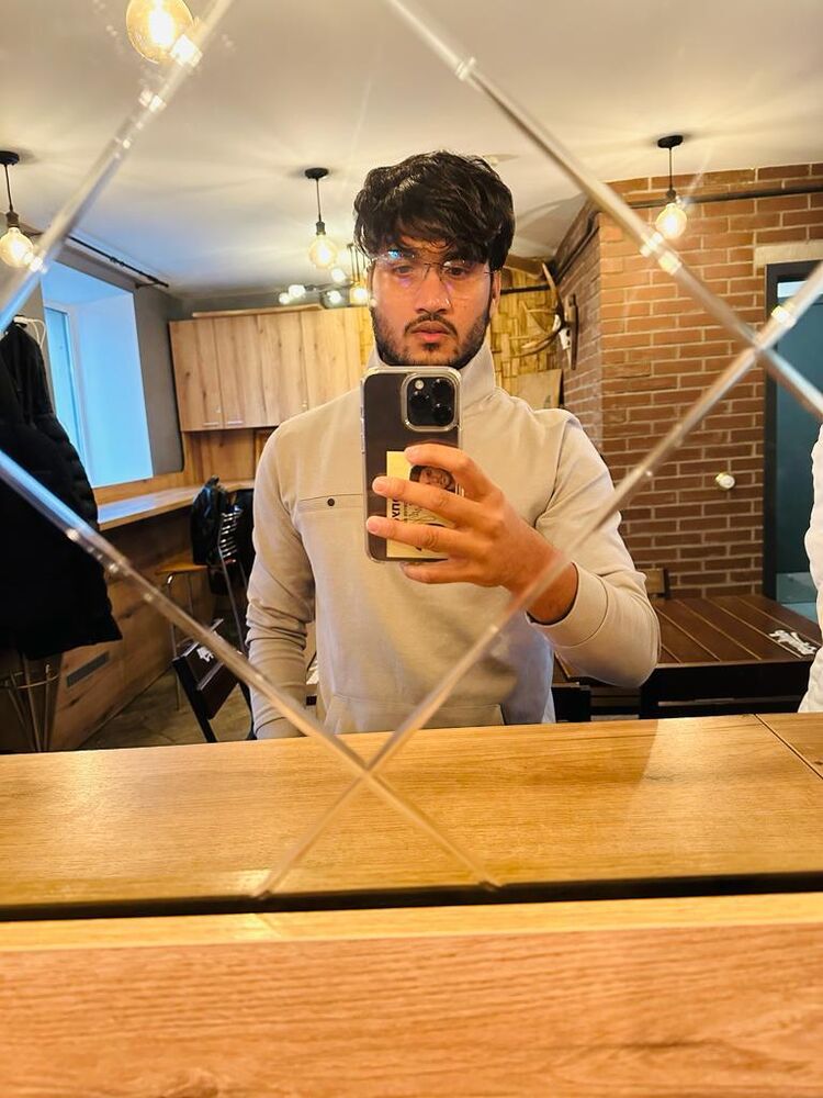  ,   Pasha arastu, 24 ,   ,   