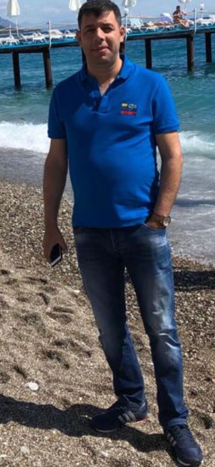  52198790  Remzi, 43 ,    