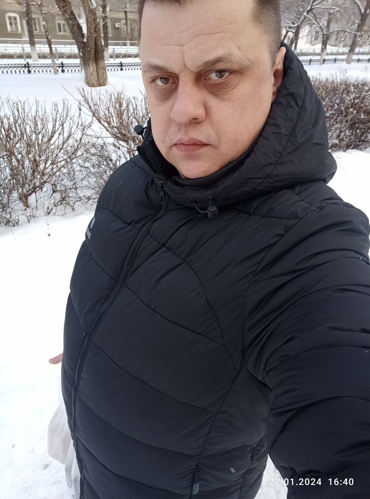  42142300  Kosta, 43 ,    
