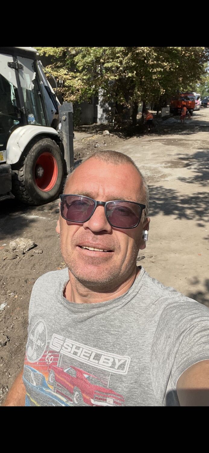  52716770  Vlad, 42 ,    