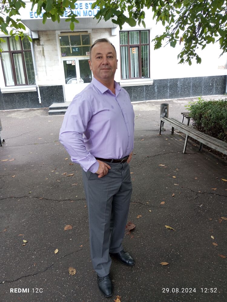  51042310  Valeriu, 55 ,    