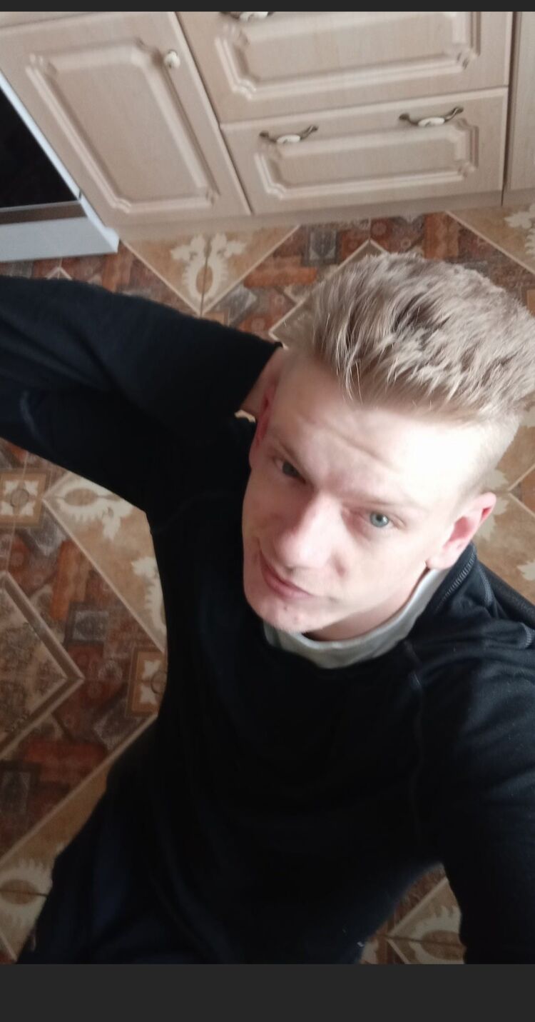  40103660  Kevin, 26 ,    