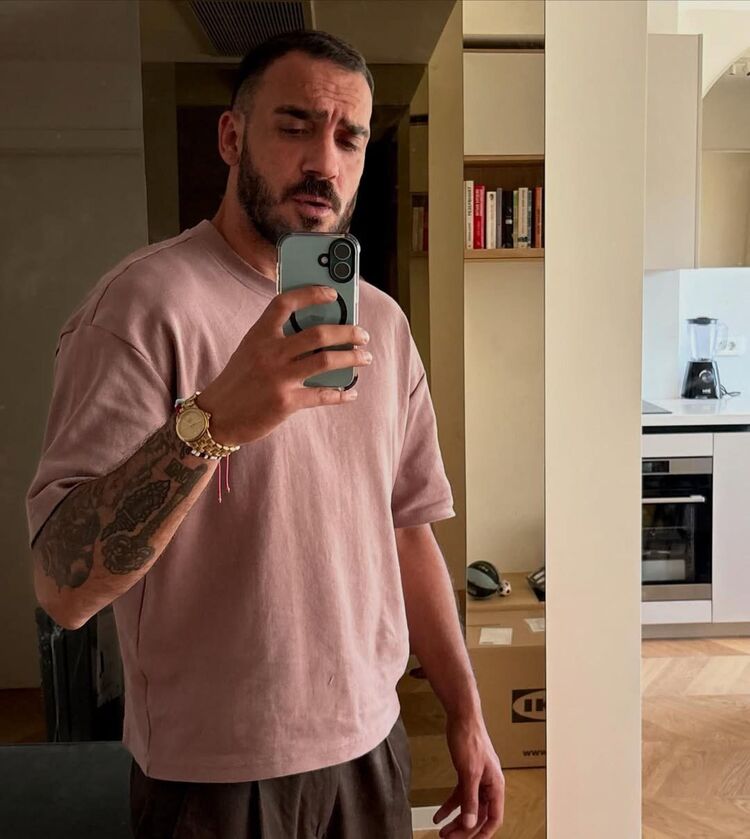  53944550  Vladimir, 42 ,    