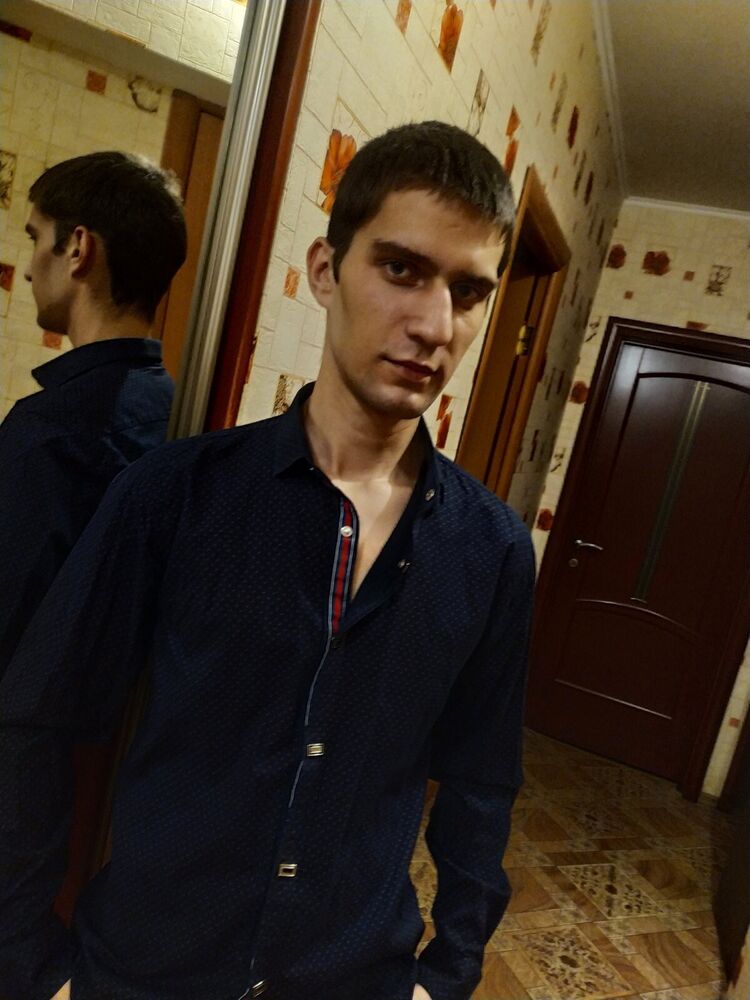  35717510  Denis, 29 ,    