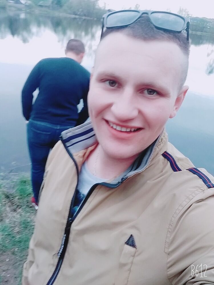  20414670  Ilya, 64 ,    