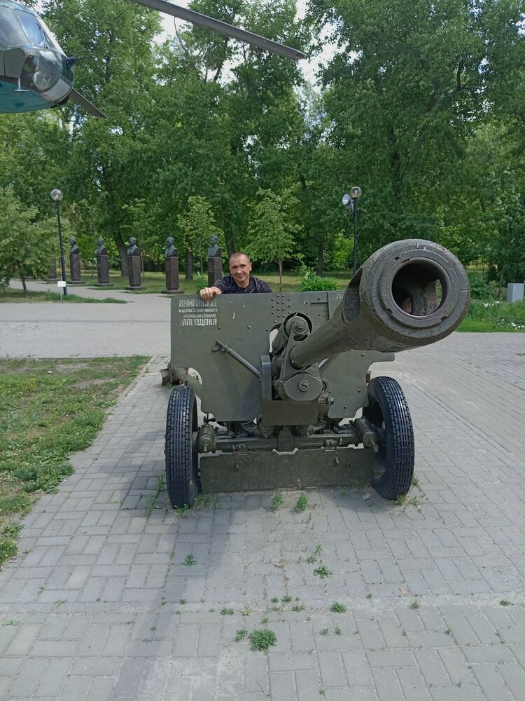  44327740  , 47 ,    