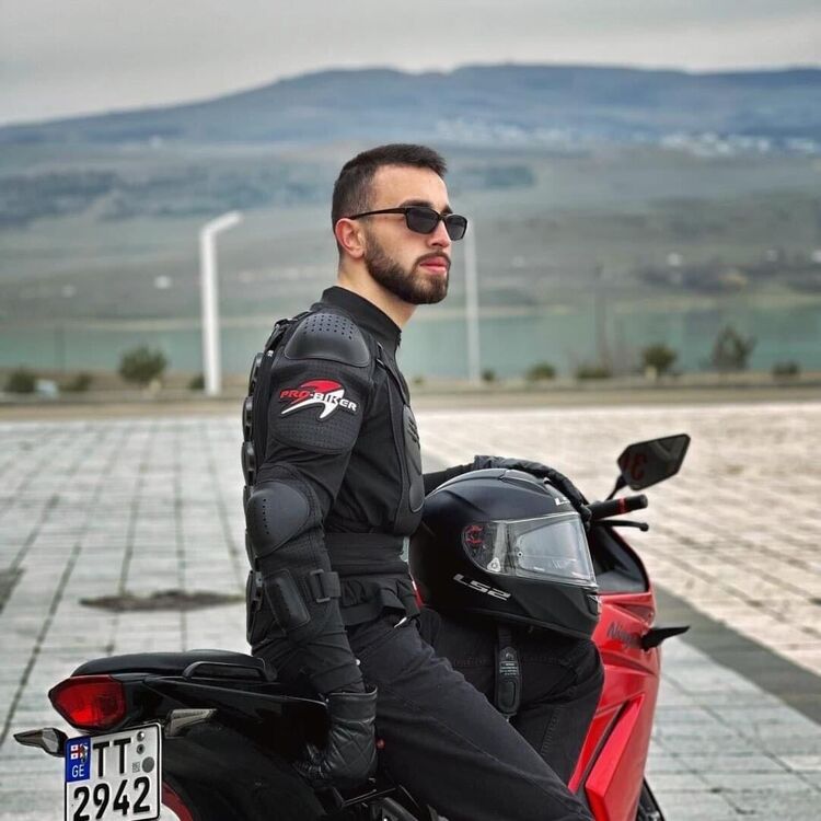  47953180  Giorgi, 23 ,    