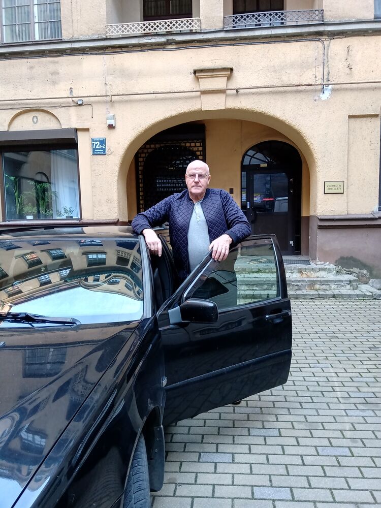  25563460  Georg, 71 ,    