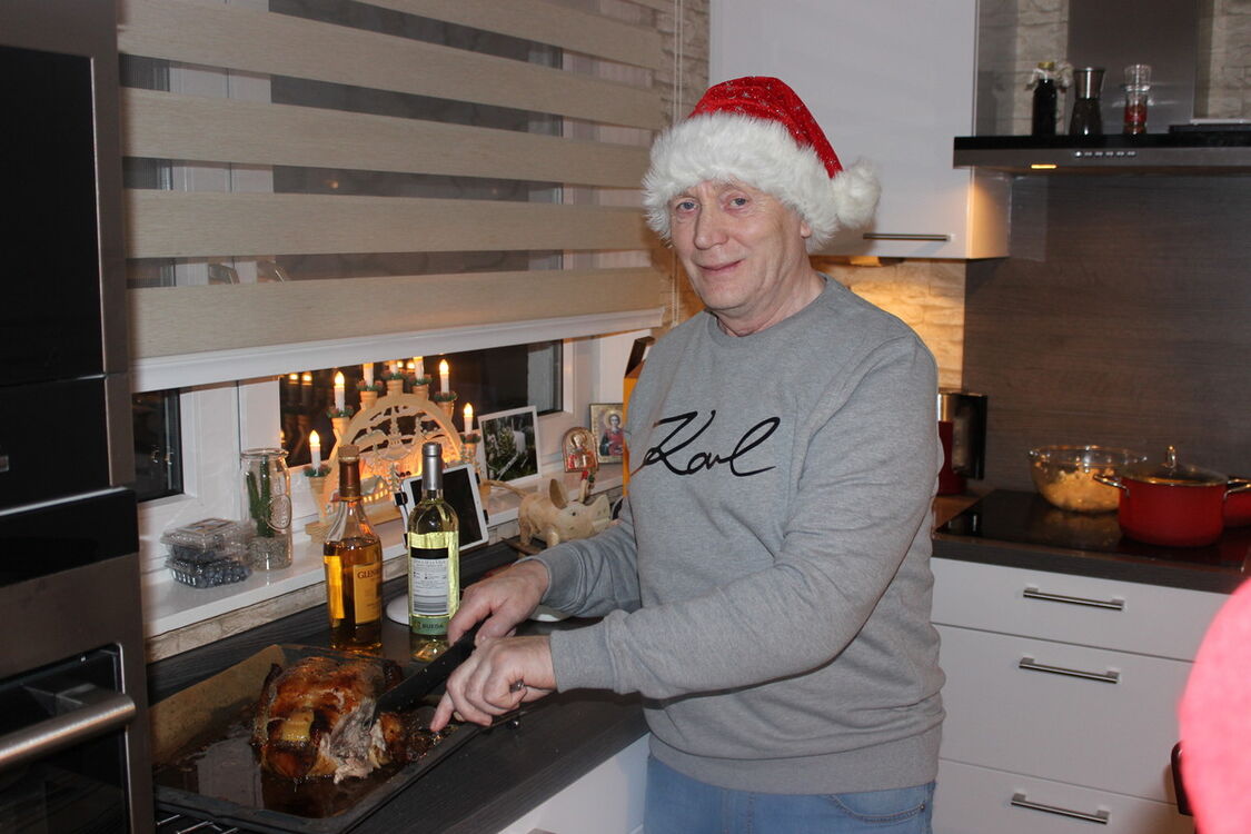  ,   Viktor, 71 ,   ,   , c 