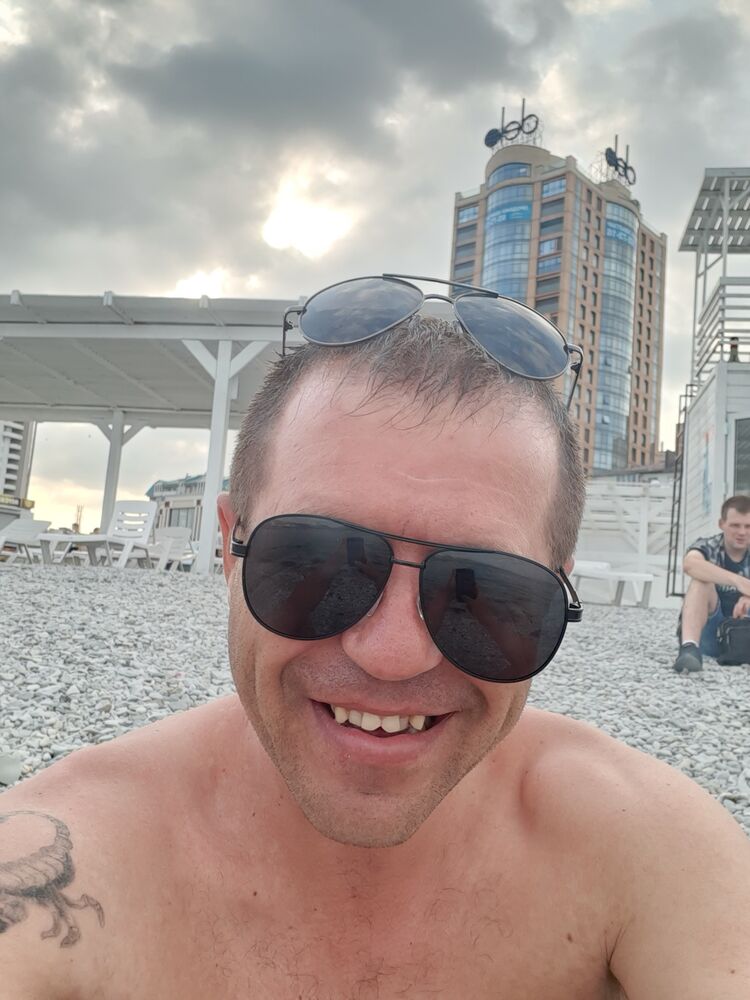  31505640  Alexander, 40 ,    