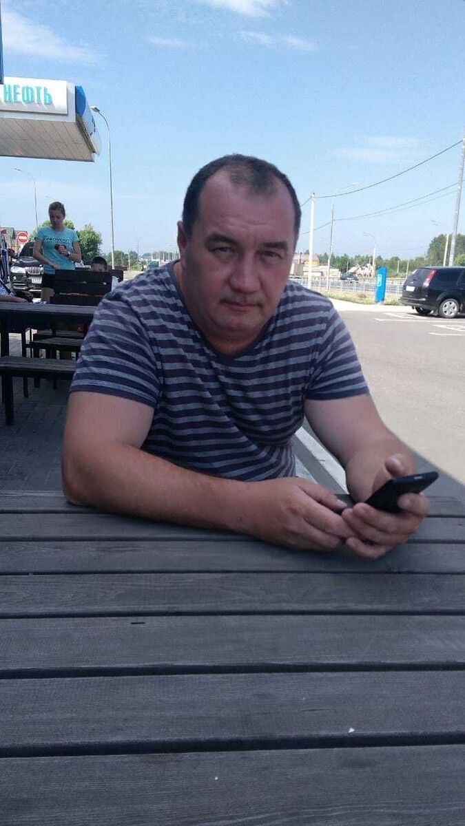  ,   Luks, 53 ,  