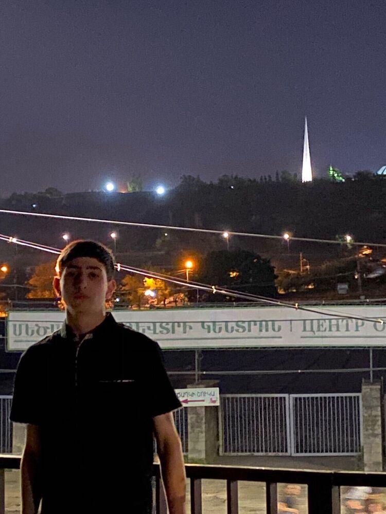  23305180  Artak, 23 ,    