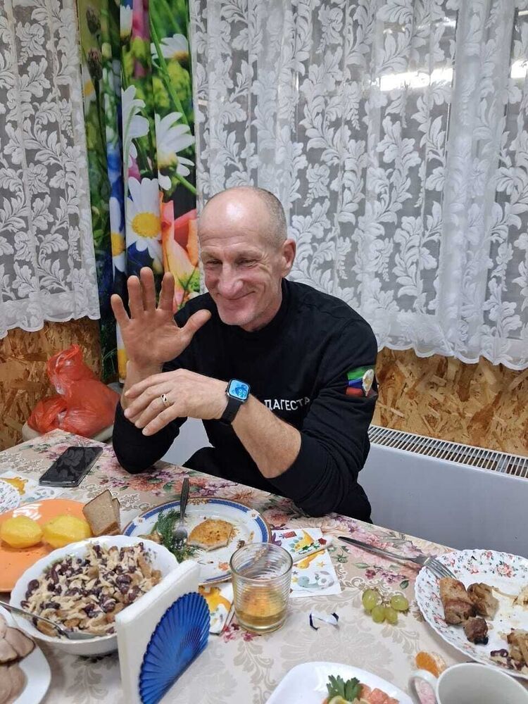  54716950  Omar, 52 ,    