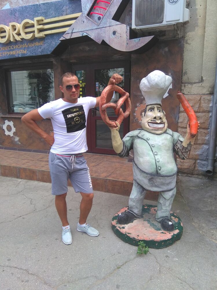  11057600  Sergei, 30 ,    