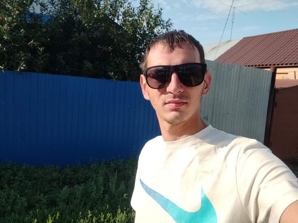  53502860  Denis, 36 ,    