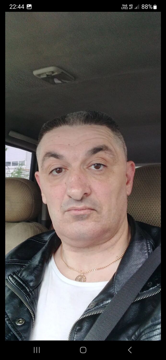  40422890  , 52 ,    