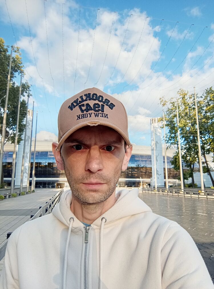  53244060  Vladimir, 40 ,    