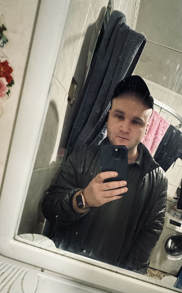  50242550  Slavik , 27 ,    