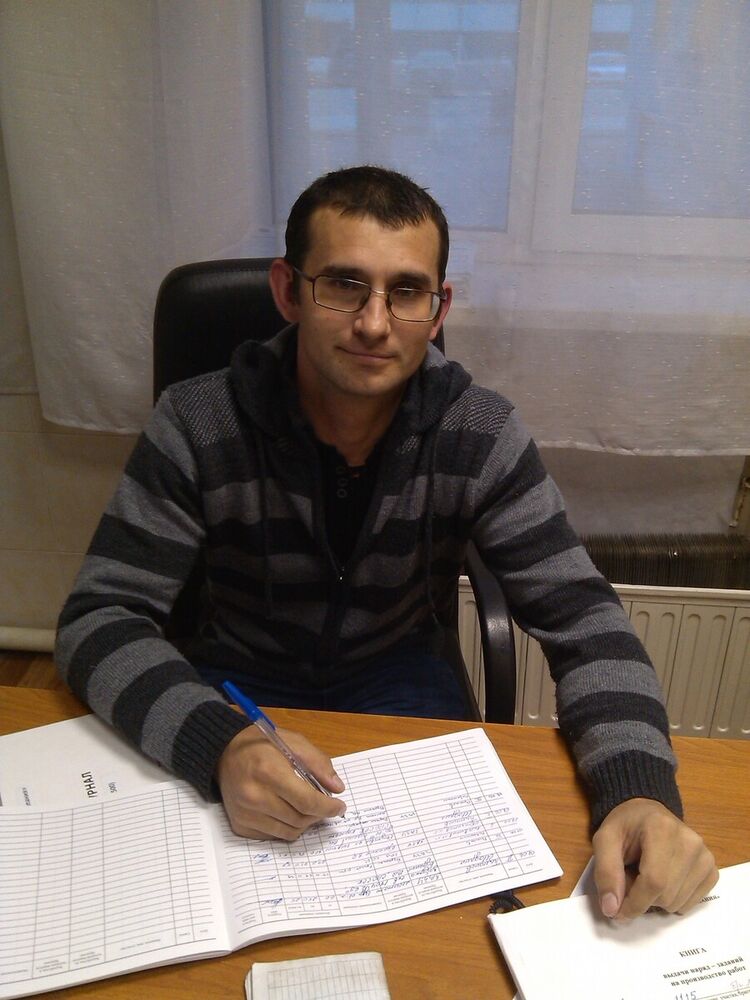  21864910  Konstantin, 41 ,    